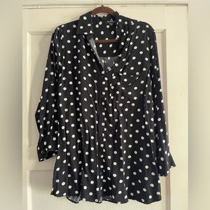 Velvet Heart black and white polka dot blouse. Size 1X